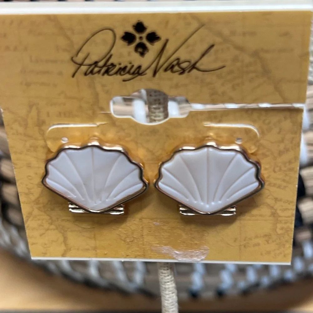 NWT Patricia Nash Mother of Pearl Stud Earrings #PNER